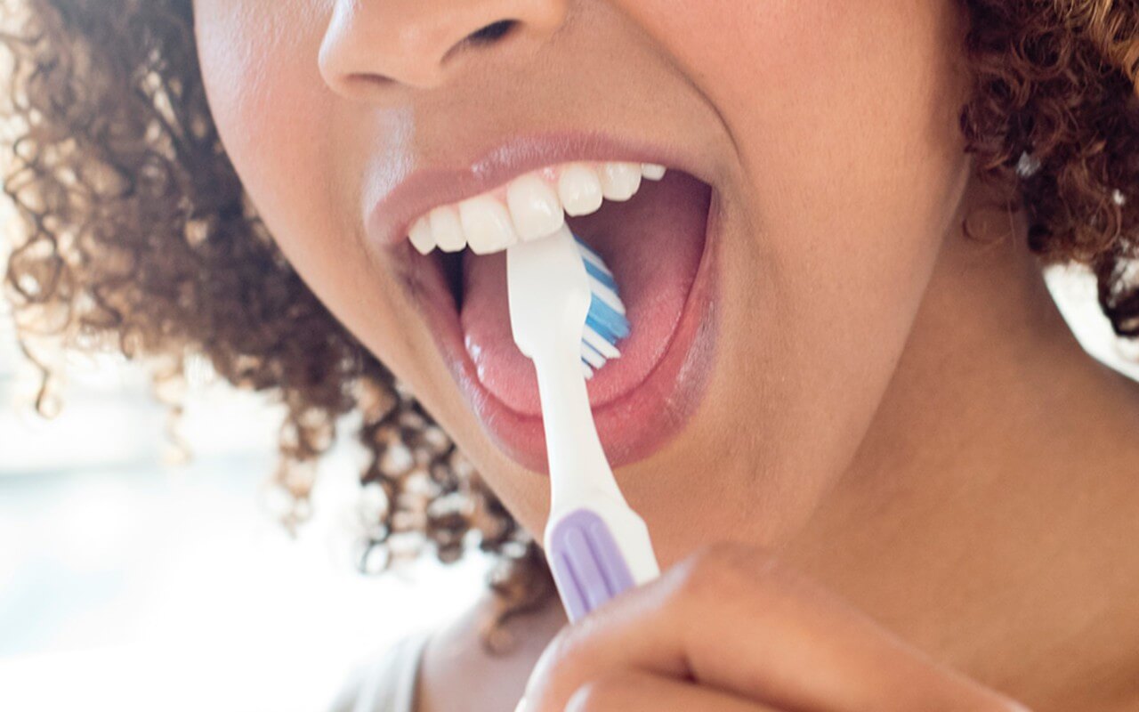 How To Clean Your Tongue Effectively